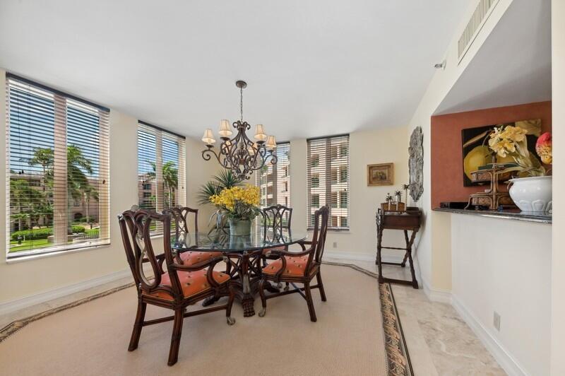 120 Southeast 5th Avenue, Unit 326 Boca Raton, FL 33432 - Photo 8 of 25 07_120SE5thAvenue326_2_DiningRoom_FlexML