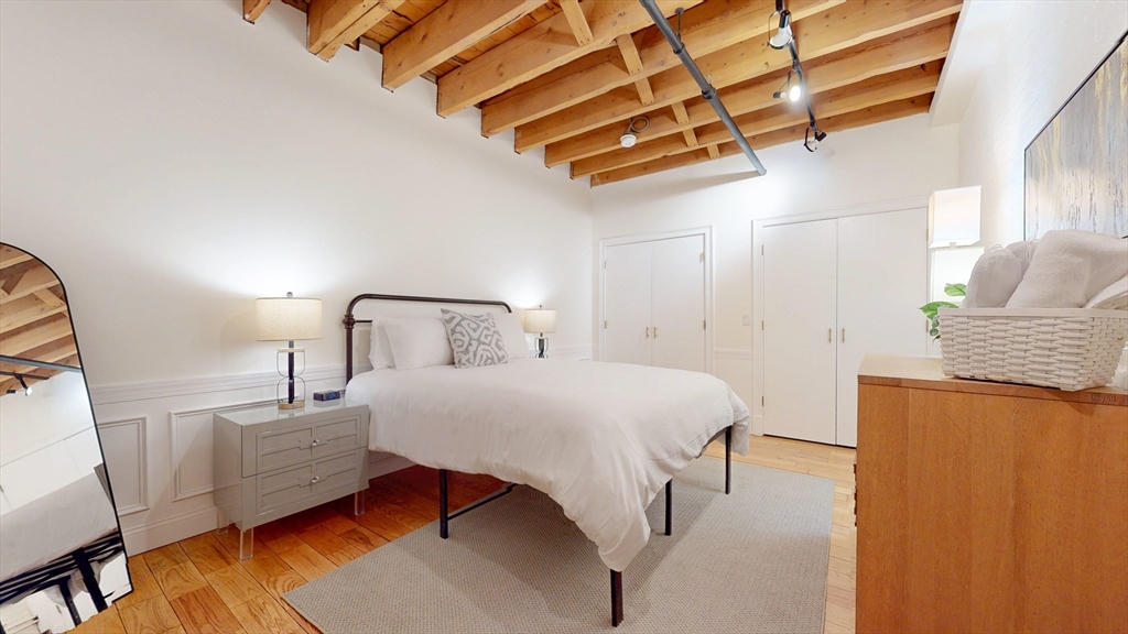 19 Stanhope Street, Unit 1A Boston, MA 02116 - Photo 18 of 21 a bedroom with a bed and window