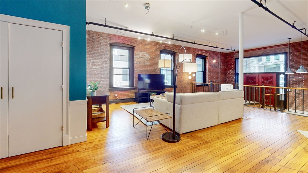 19 Stanhope Street, Unit 1A Boston, MA 02116 - Photo 6 of 21 a living room with furniture and a wooden floor