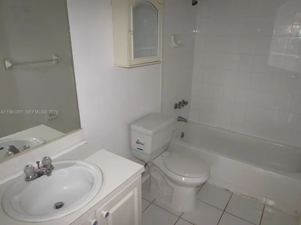 $1,675 | 5100 Southwest 41st Street, Unit 205, Pembroke Park, FL 33023