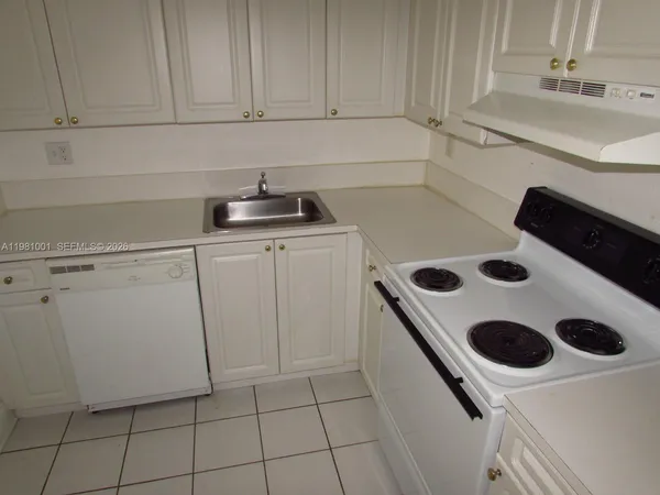 $1,675 | 5100 Southwest 41st Street, Unit 205, Pembroke Park, FL 33023