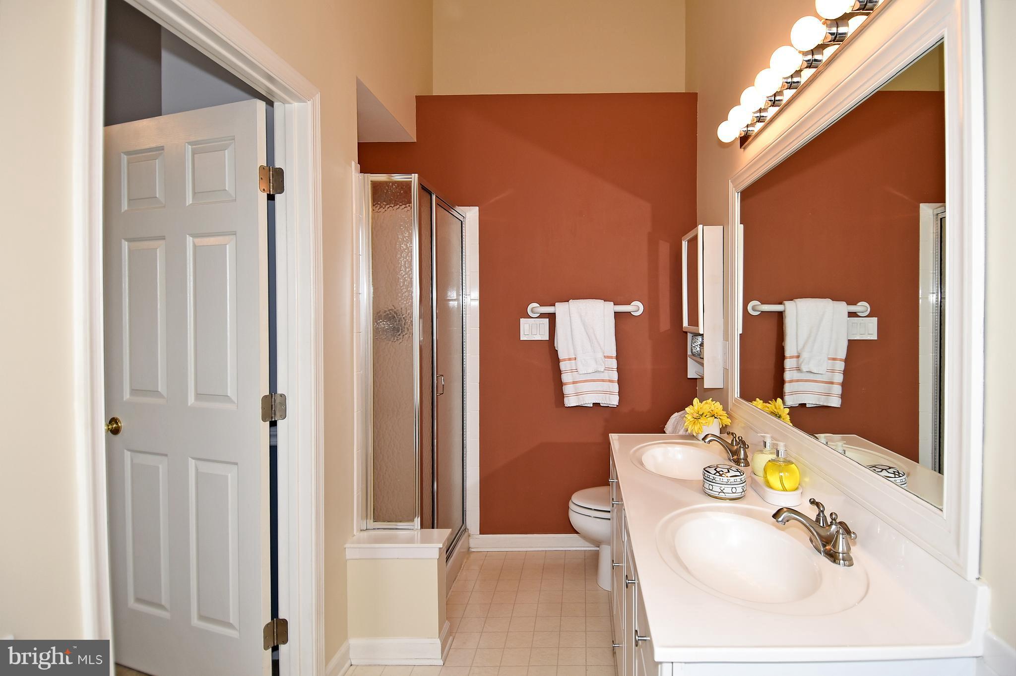 6886 Ridge Water Court Centreville, VA 20121 - Photo 14 of 29 Bath