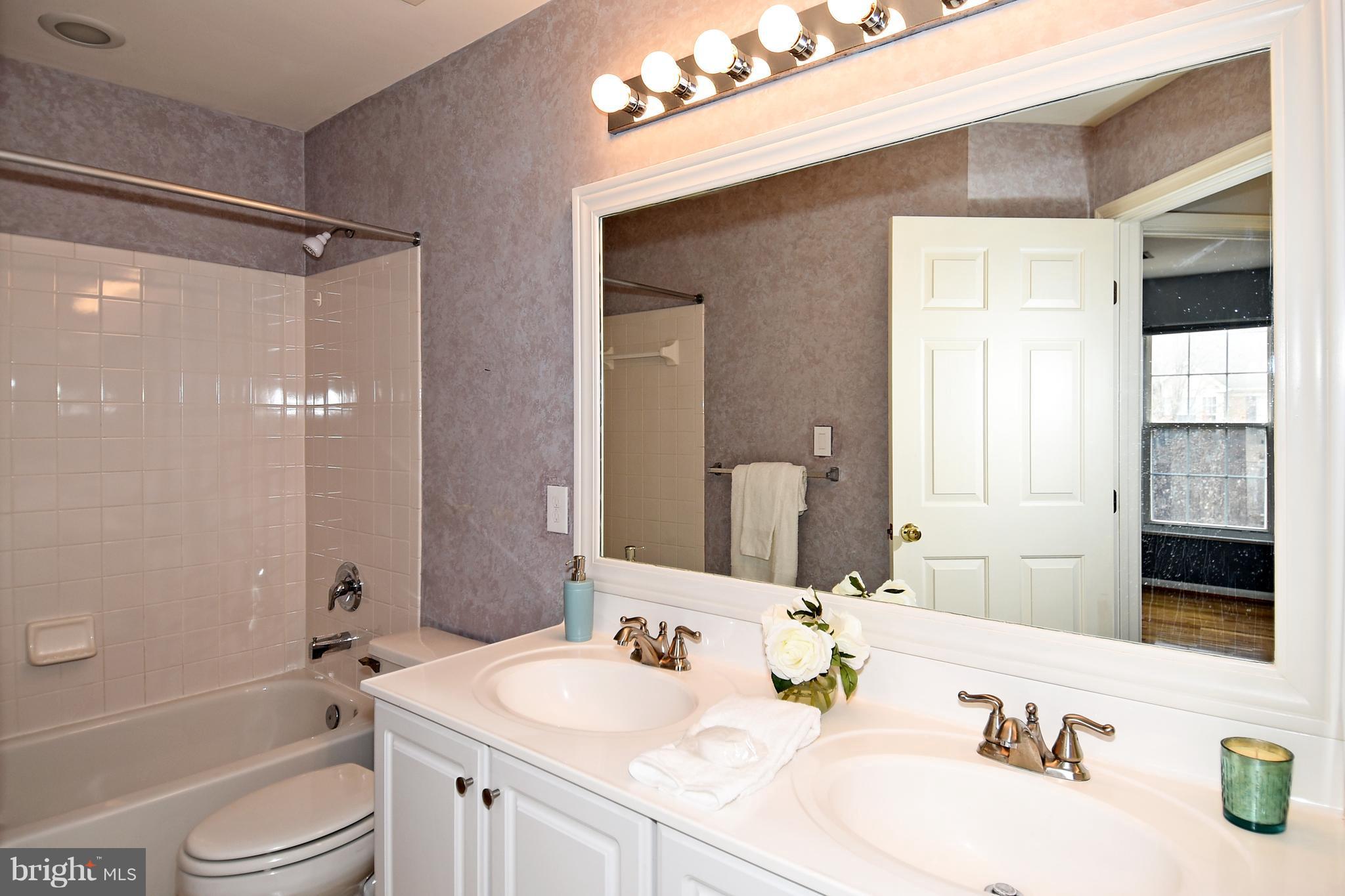 6886 Ridge Water Court Centreville, VA 20121 - Photo 16 of 29 Bath