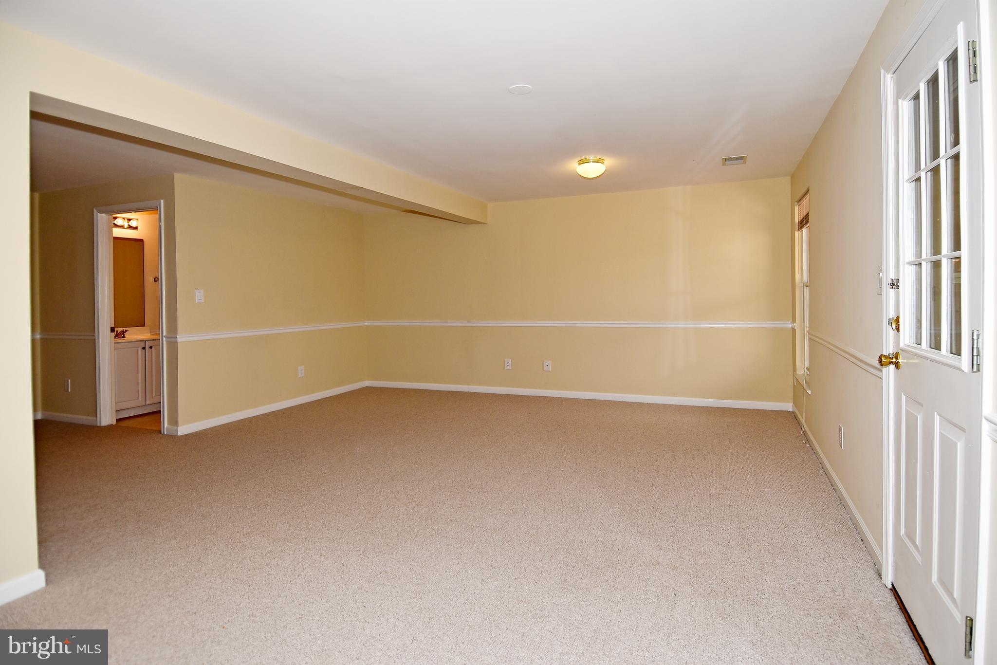6886 Ridge Water Court Centreville, VA 20121 - Photo 20 of 29 Family Room