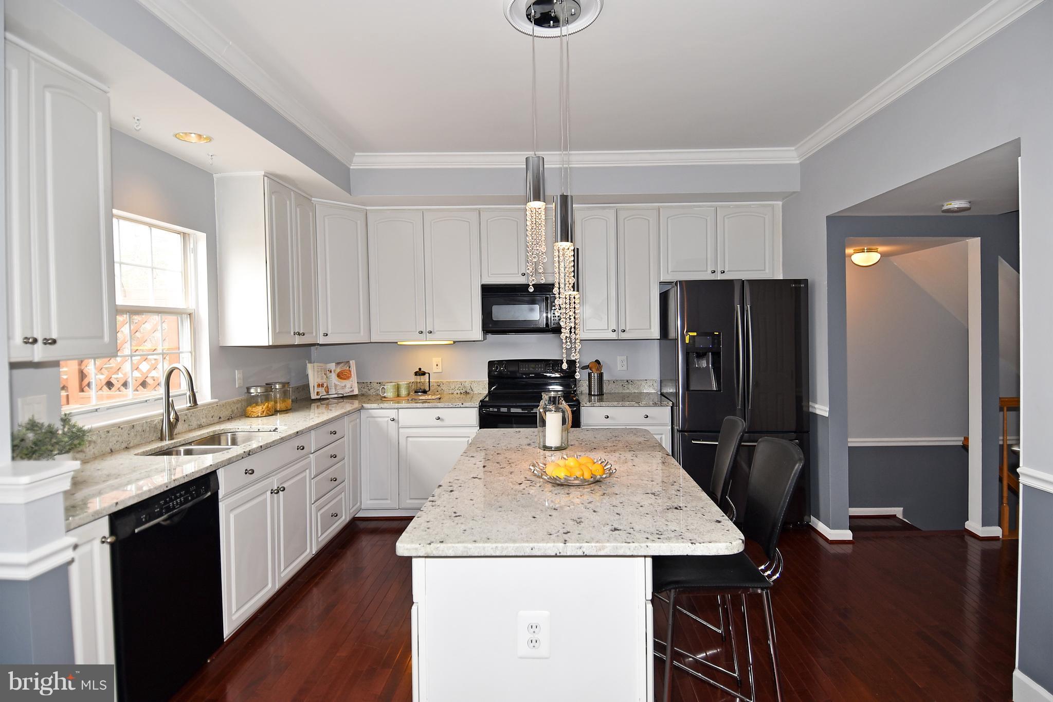 6886 Ridge Water Court Centreville, VA 20121 - Photo 3 of 29 Kitchen