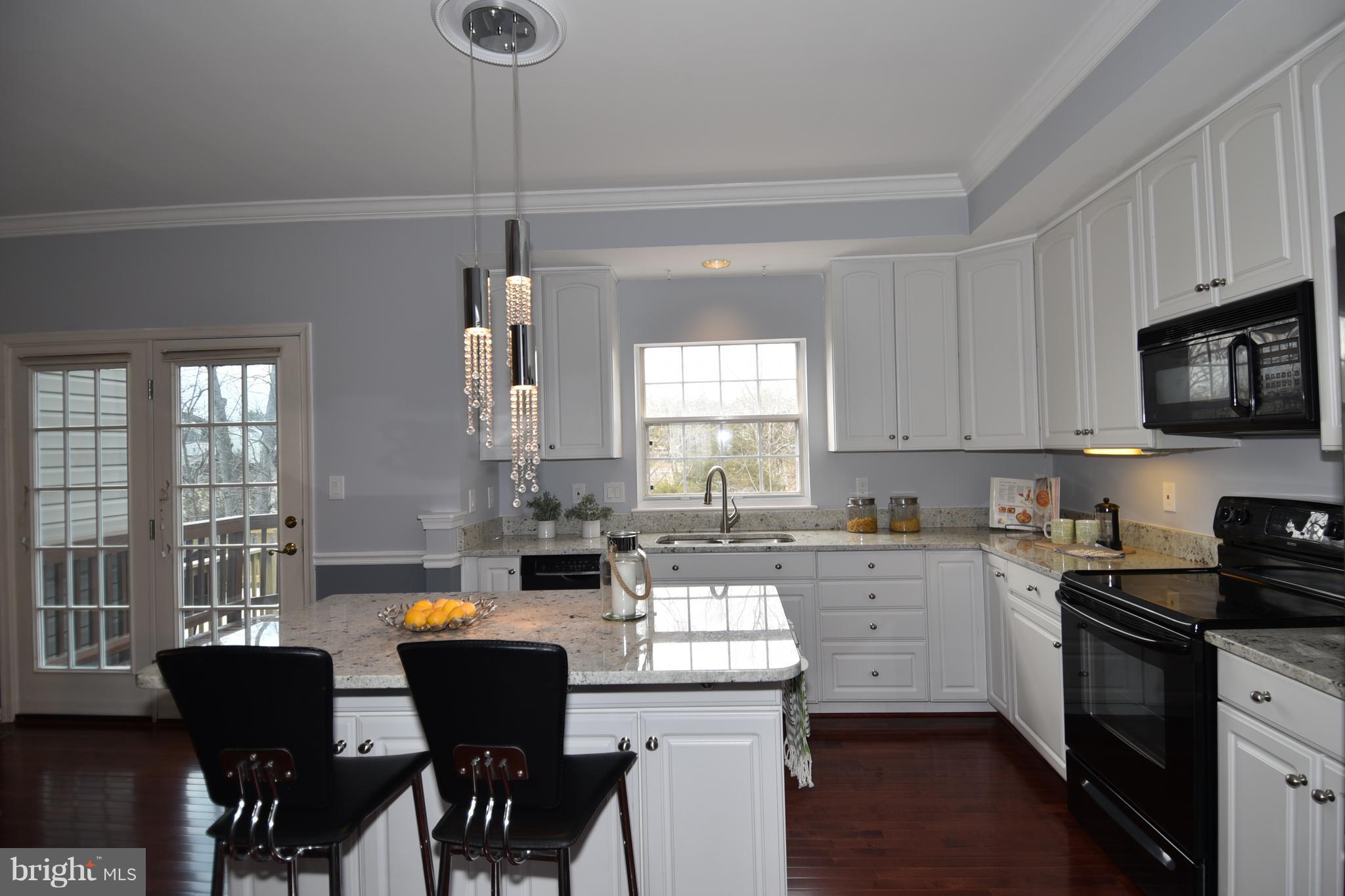 6886 Ridge Water Court Centreville, VA 20121 - Photo 4 of 29 Kitchen
