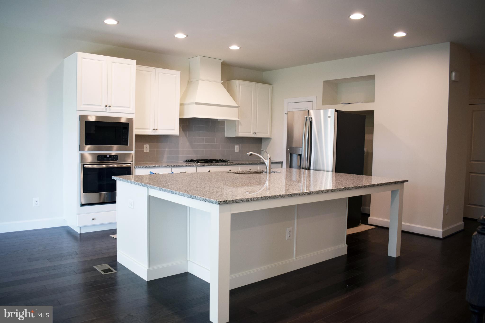 6421 Beatles Lane Alexandria, VA 22310 - Photo 4 of 13 Kitchen