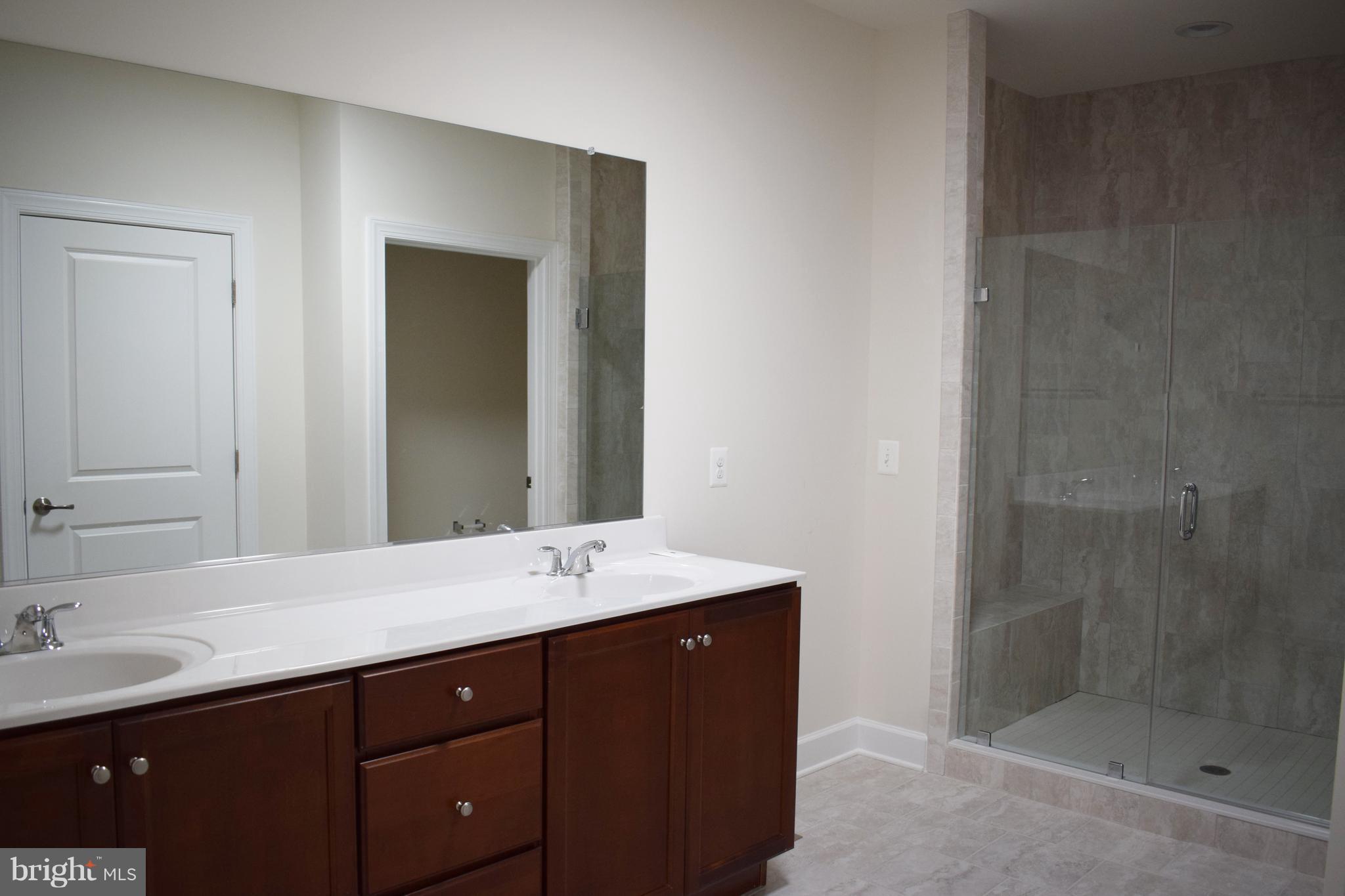 6421 Beatles Lane Alexandria, VA 22310 - Photo 10 of 13 Bath (Master)