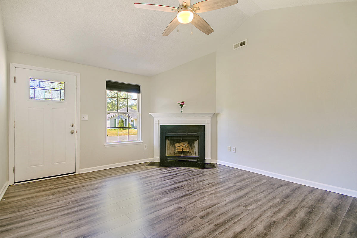 8392 Waltham Road North Charleston, SC 29406 - Photo 6 of 34 CREM_8392 Waltham_014