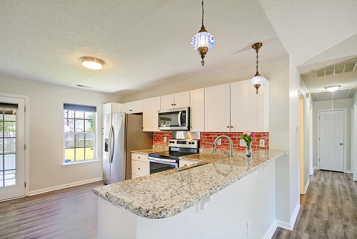 8392 Waltham Road North Charleston, SC 29406 - Photo 9 of 34 CREM_8392 Waltham_017