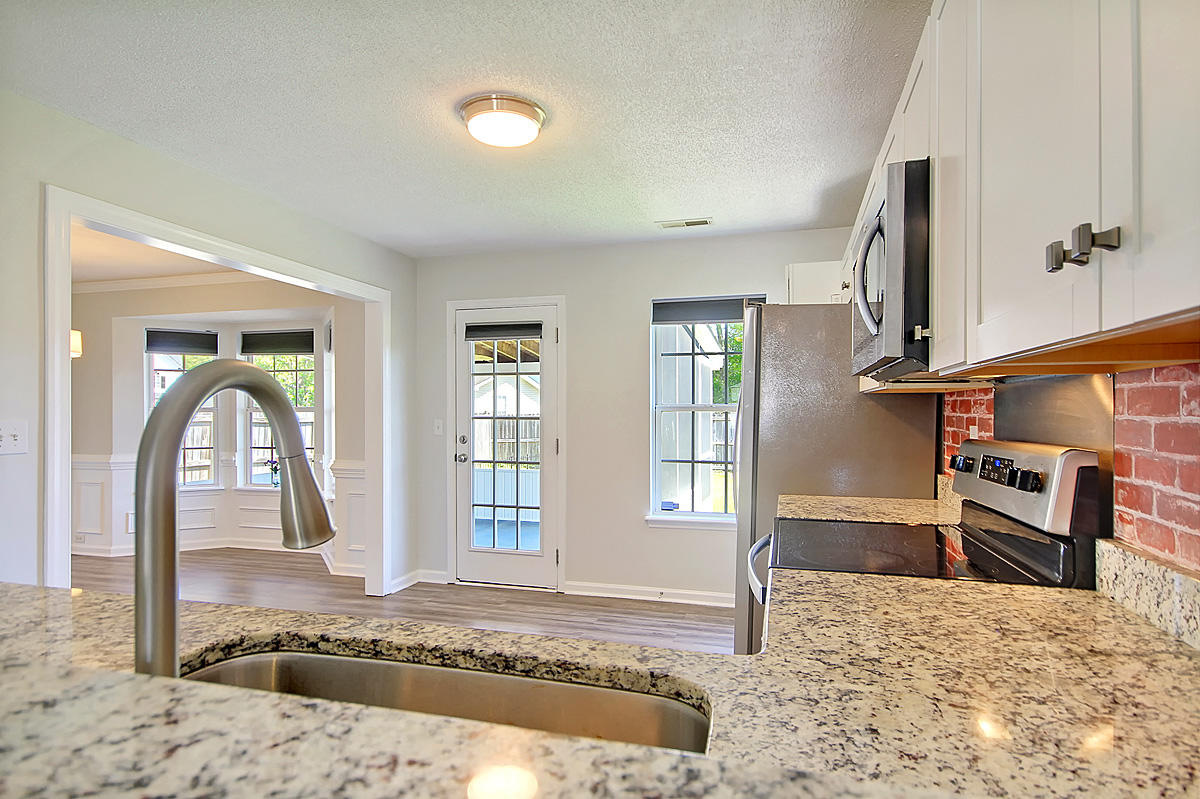 8392 Waltham Road North Charleston, SC 29406 - Photo 10 of 34 CREM_8392 Waltham_018