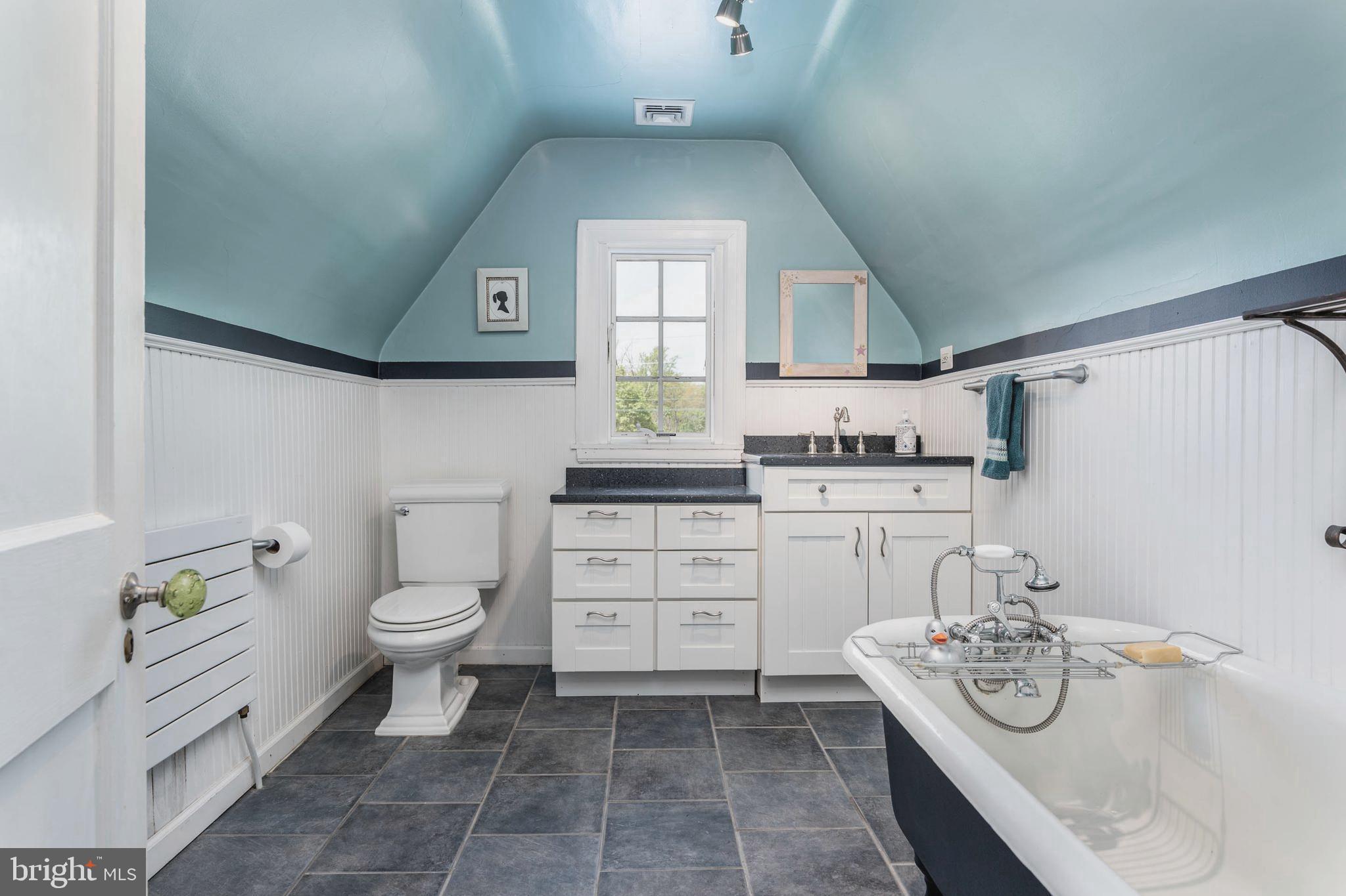 5 Hedgerow Lane Strafford, PA 19087 - Photo 31 of 35 4th Bath