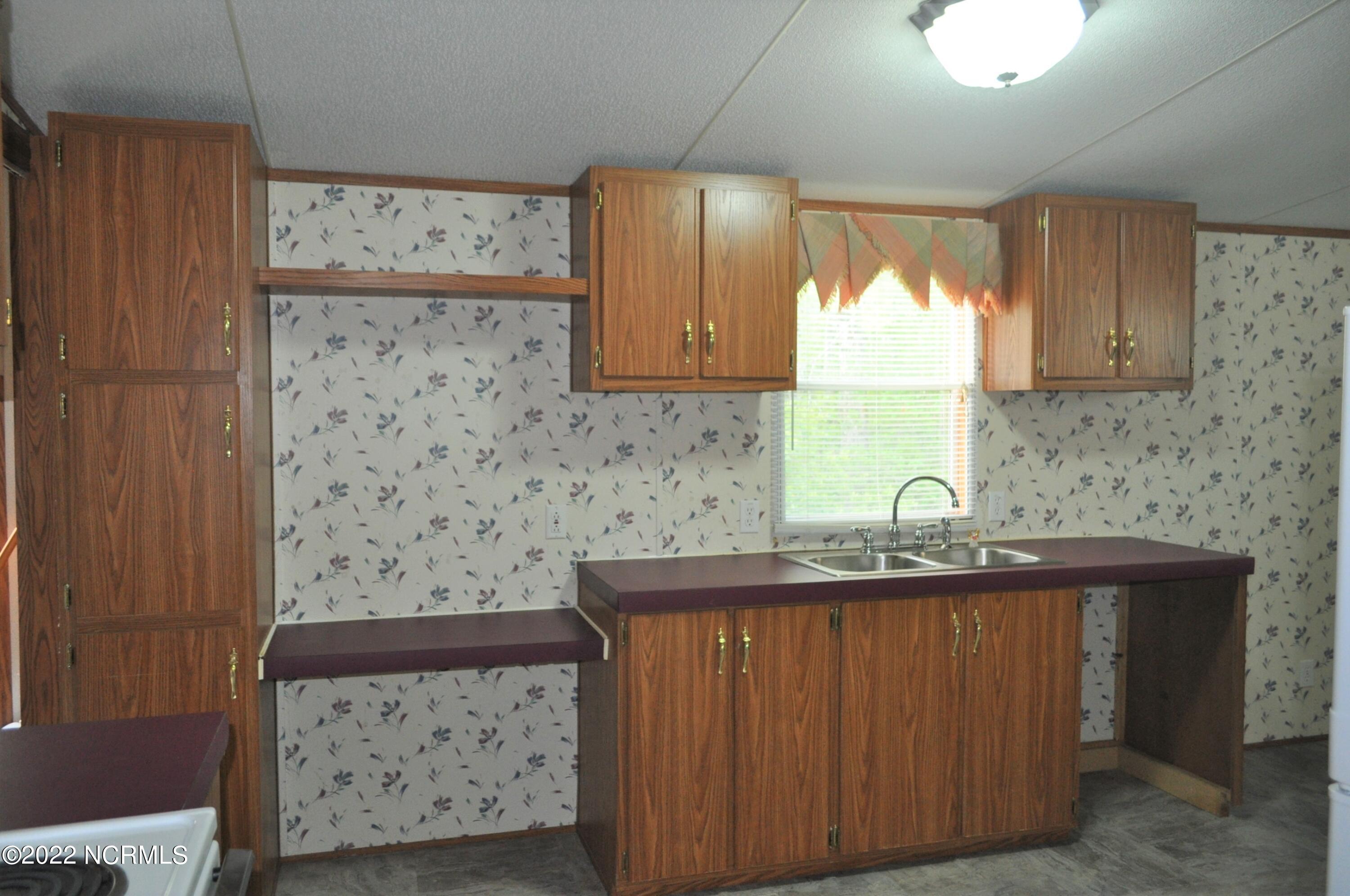119 Juniper Trail Hampstead, NC 28443 - Photo 10 of 30 Kitchen