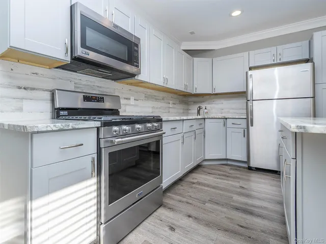 $2,300 | 49 Glen Head Road, Unit 2, Glen Head, NY 11545