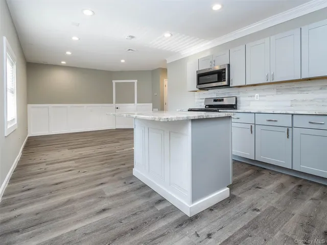 $2,300 | 49 Glen Head Road, Unit 2, Glen Head, NY 11545