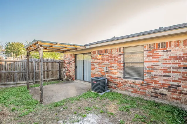 $1,495 | 5013 Geddes Avenue, Unit A, Fort Worth, TX 76107