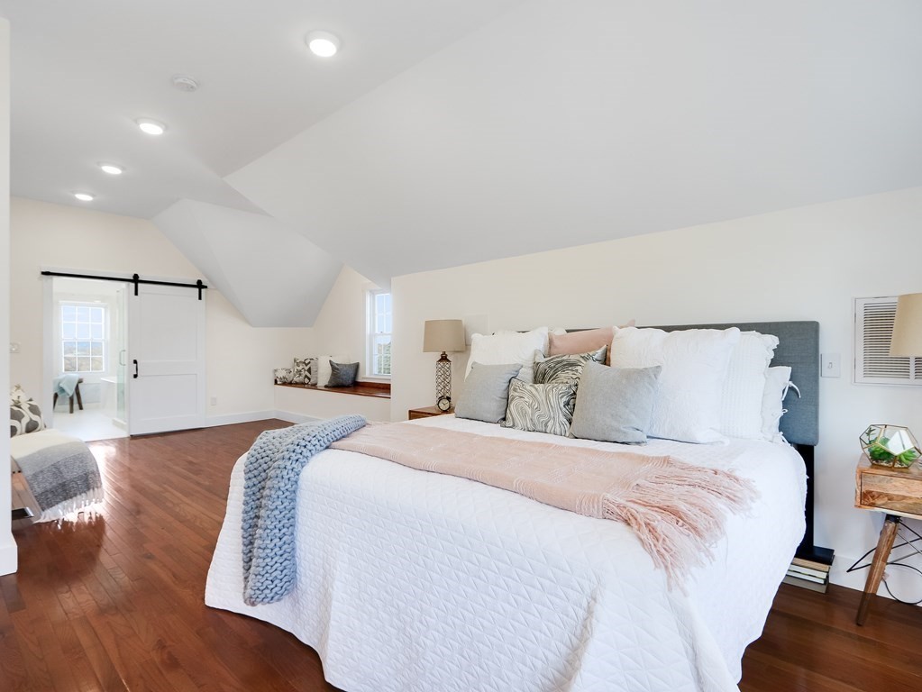 19 Conwell Street, Unit 2 Somerville, MA 02143 - Photo 11 of 38