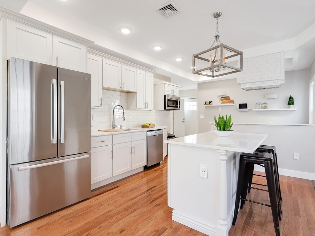 19 Conwell Street, Unit 2 Somerville, MA 02143 - Photo 2 of 38