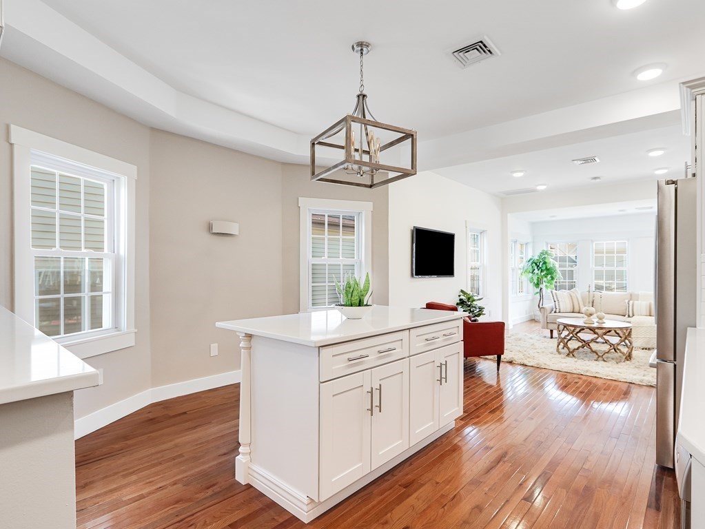 19 Conwell Street, Unit 2 Somerville, MA 02143 - Photo 3 of 38