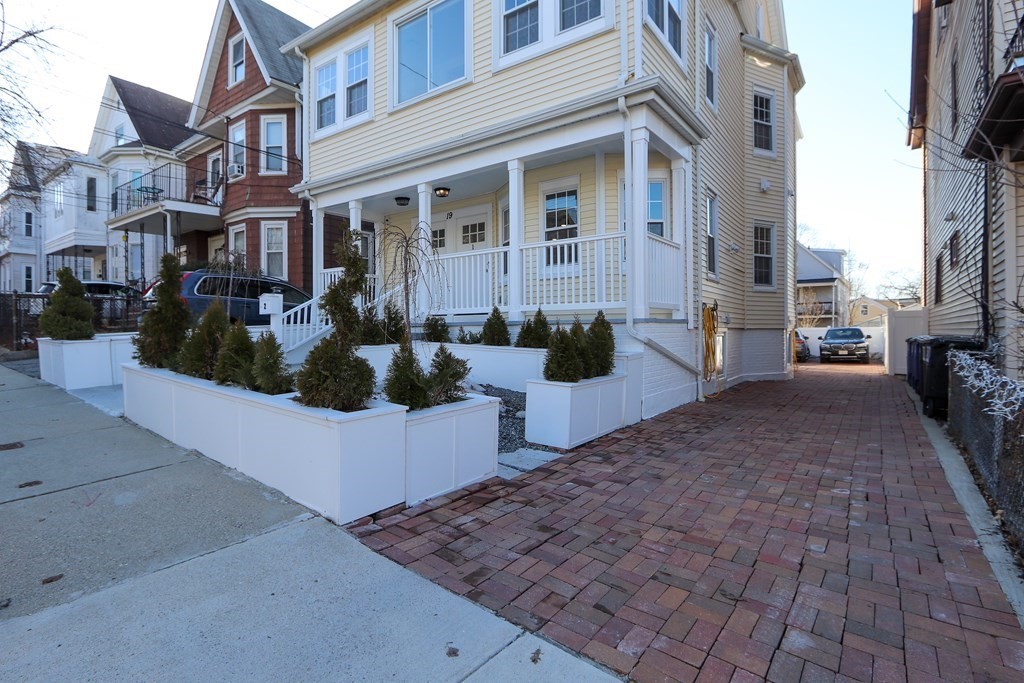19 Conwell Street, Unit 2 Somerville, MA 02143 - Photo 31 of 38