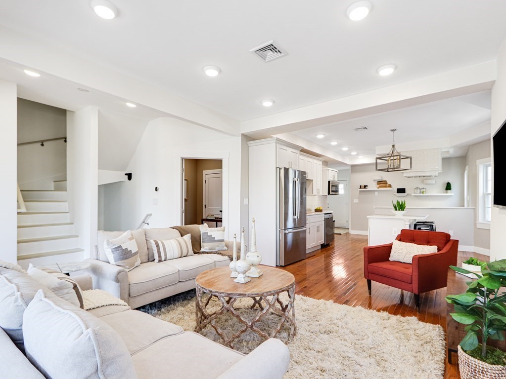 19 Conwell Street, Unit 2 Somerville, MA 02143 - Photo 5 of 38