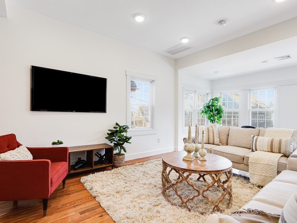 19 Conwell Street, Unit 2 Somerville, MA 02143 - Photo 7 of 38