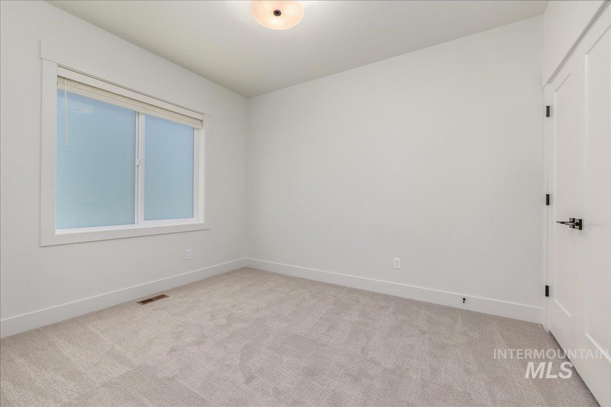 385 East Chevy Drive Boise, ID 83716 - Photo 11 of 41