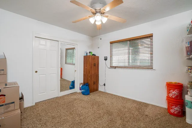 a view of a livingroom with a workspace