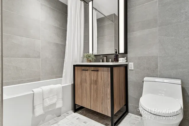 $1,885,000 | 218 West 103rd Street, Unit 7G | Upper West Side