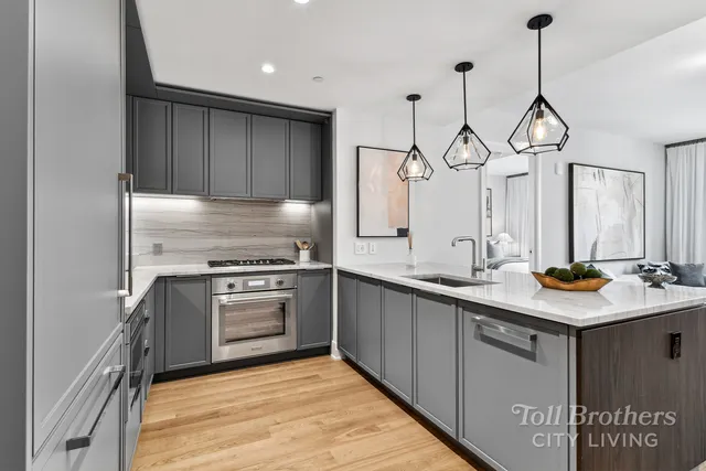 $1,885,000 | 218 West 103rd Street, Unit 7G | Upper West Side