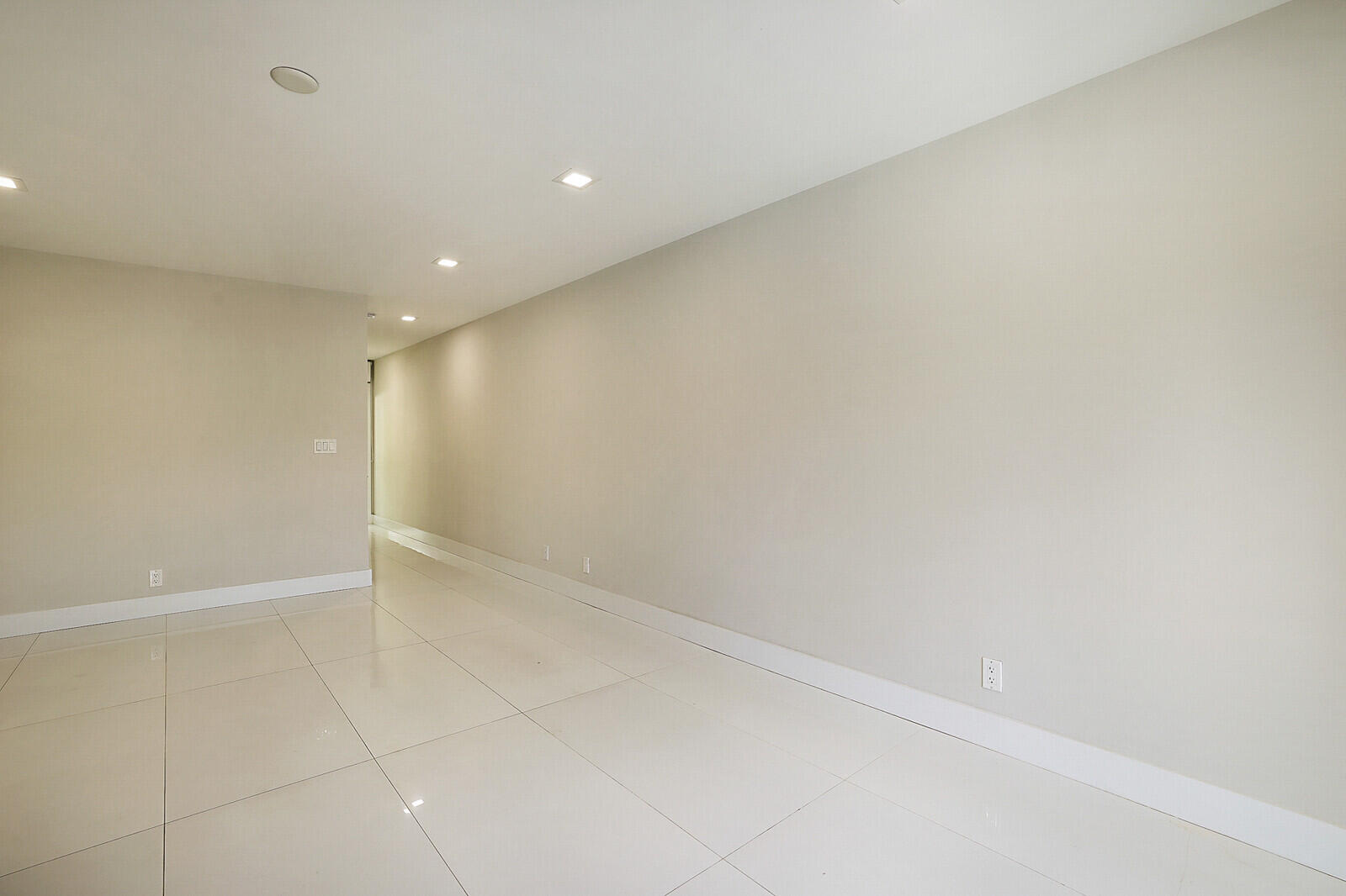 1439 South Ocean Boulevard, Unit 208 Lauderdale-by-the-Sea, FL 33062 - Photo 7 of 27 a view of an empty room