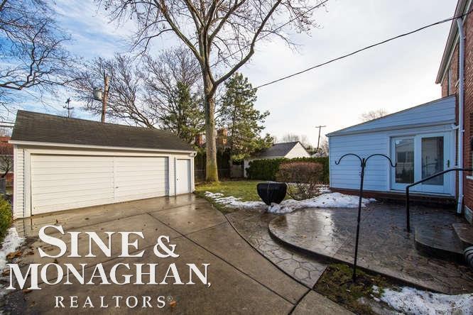 1660 Fairholme Road Grosse Pointe Woods, MI 48236 - Photo 25 of 32