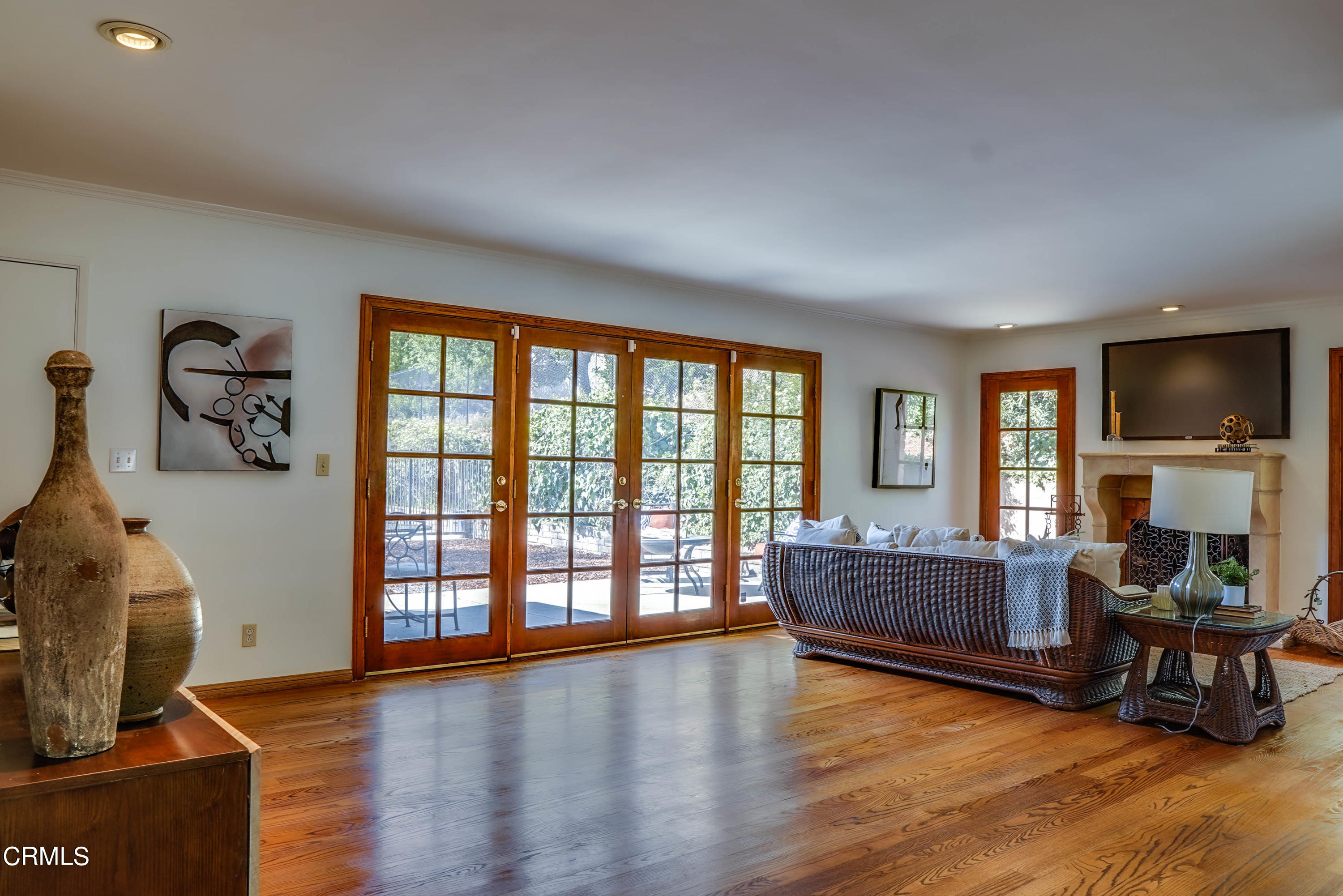 4535 El Prieto Road Altadena, CA 91001 - Photo 2 of 28 EntryLivingRoom1