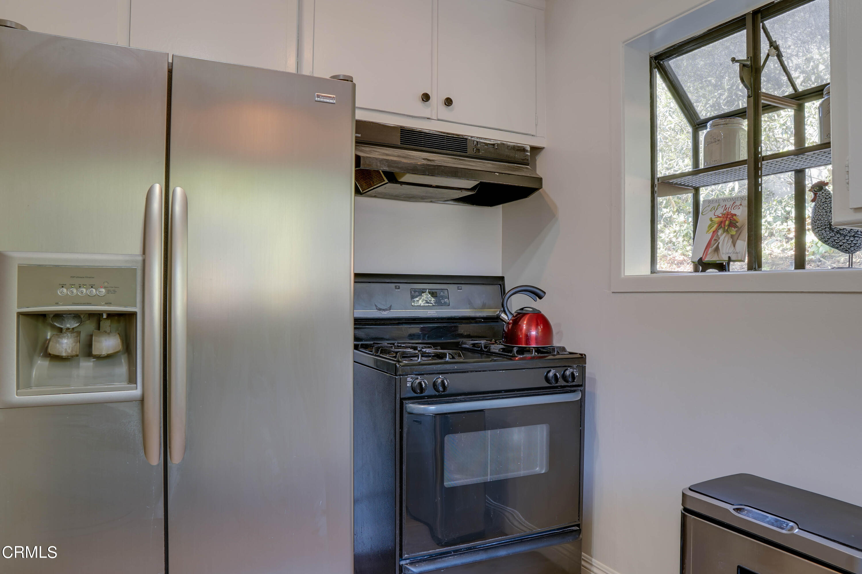 4535 El Prieto Road Altadena, CA 91001 - Photo 27 of 28 Kitchen2