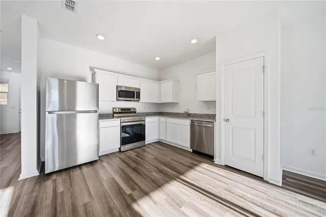 $2,000 | 6155 Daerr Rdg Street, Zephyrhills, FL 33542