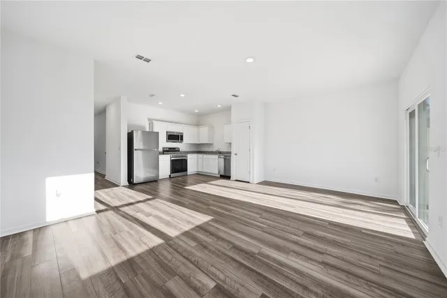 $2,000 | 6155 Daerr Rdg Street, Zephyrhills, FL 33542