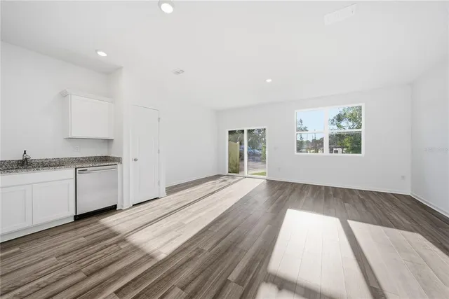 $2,000 | 6155 Daerr Rdg Street, Zephyrhills, FL 33542