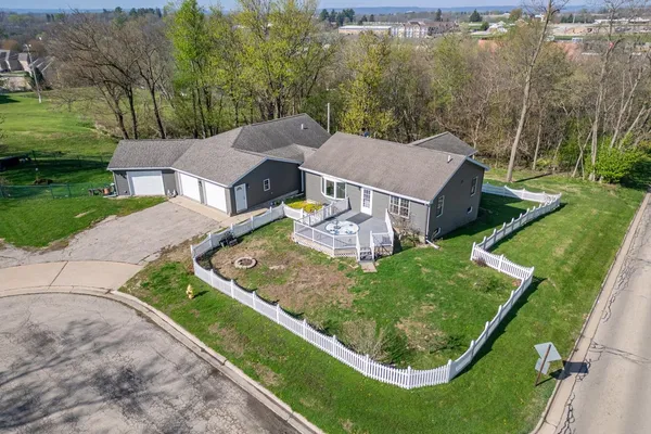 $320,000 | 1 Irvine Court, Galena, IL 61036