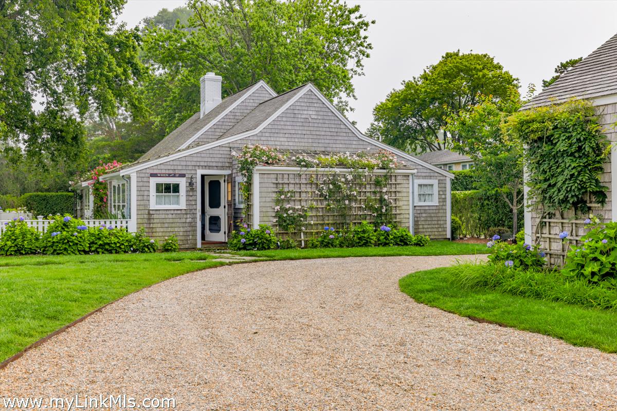 14 & 16 Coffin Street Nantucket, MA 02554 - Photo 27 of 50 a front view of a house with a yard