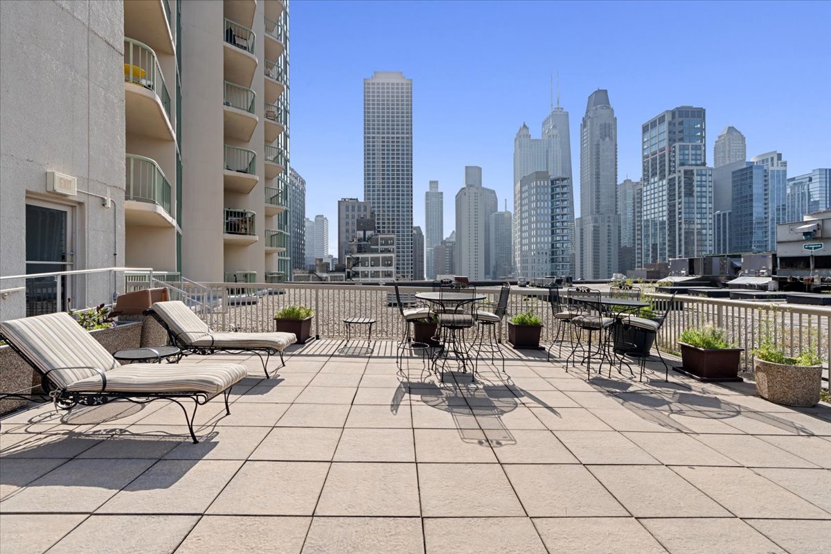 111 West Maple Street, Unit 2012 Chicago, IL 60610 - Photo 15 of 15