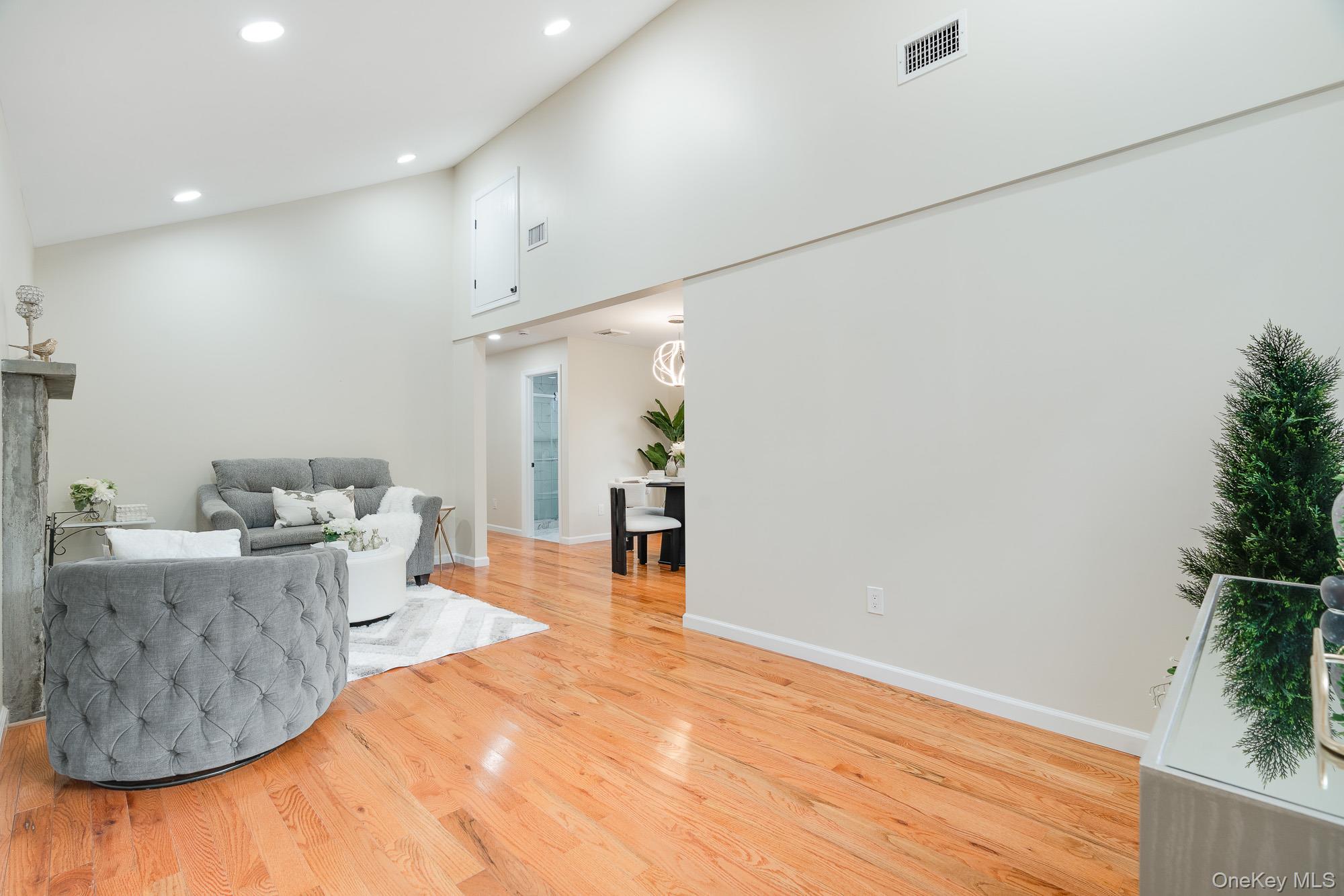 3167 Lincoln Drive Mohegan Lake, NY 10547 - Photo 6 of 34