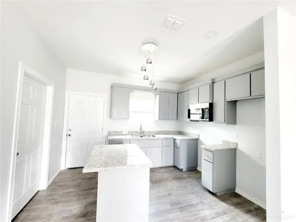 $1,100 | 2812 Rosemary Drive, Unit 2, Weslaco, TX 78599