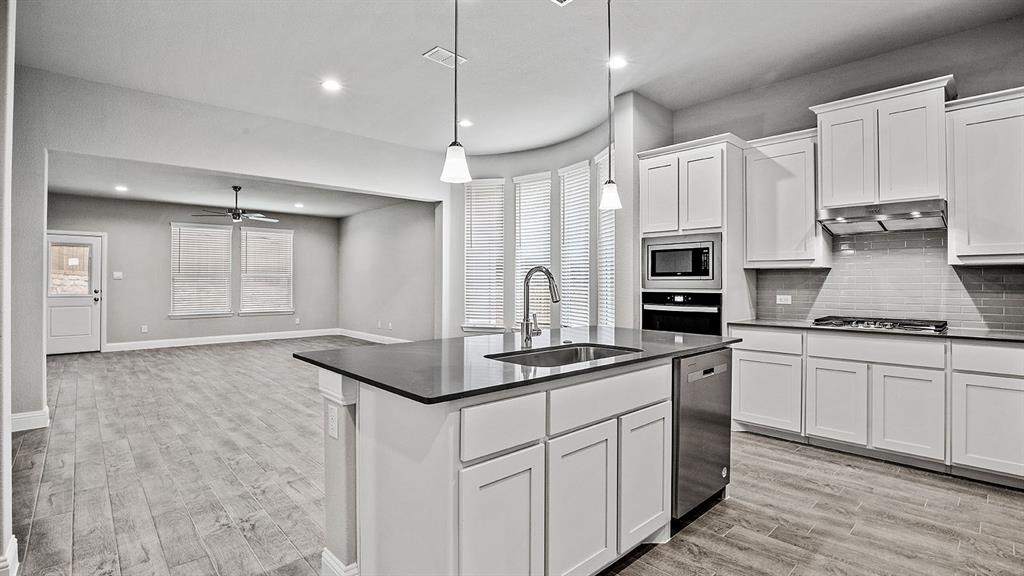 2513 Starling Street Denton, TX 76205 - Photo 2 of 40