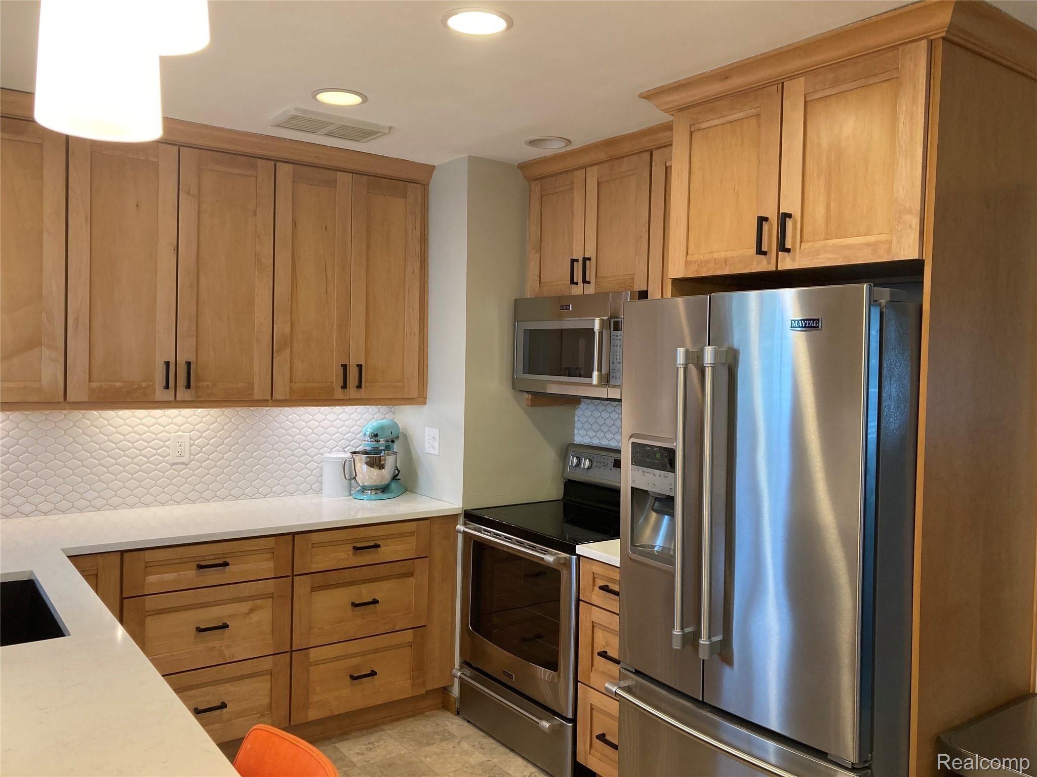 1295 Eaton Road Berkley, MI 48072 - Photo 3 of 31 Kitchen2.jpeg