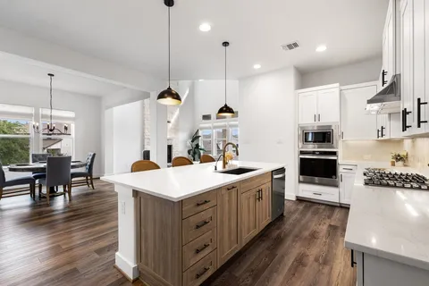 $800,000 | 305 Avena Trail, Austin, TX 78738