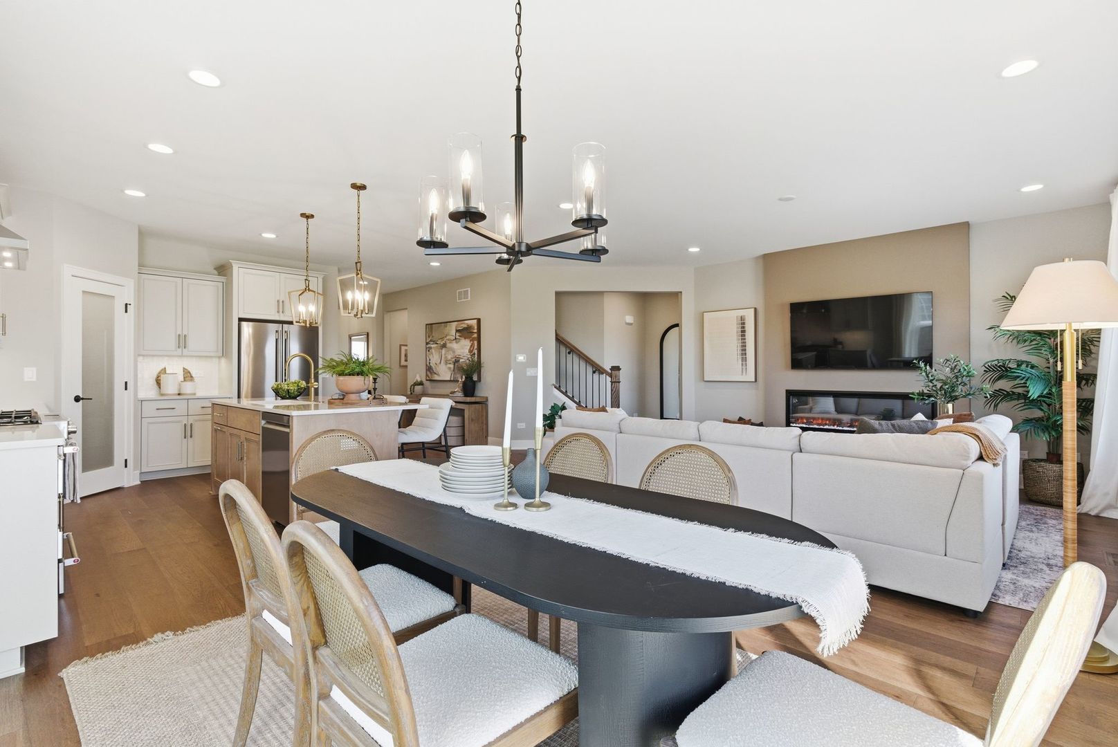 16541 Kayla Drive Lemont, IL 60439 - Photo 18 of 33 a view of kitchen with breakfast area
