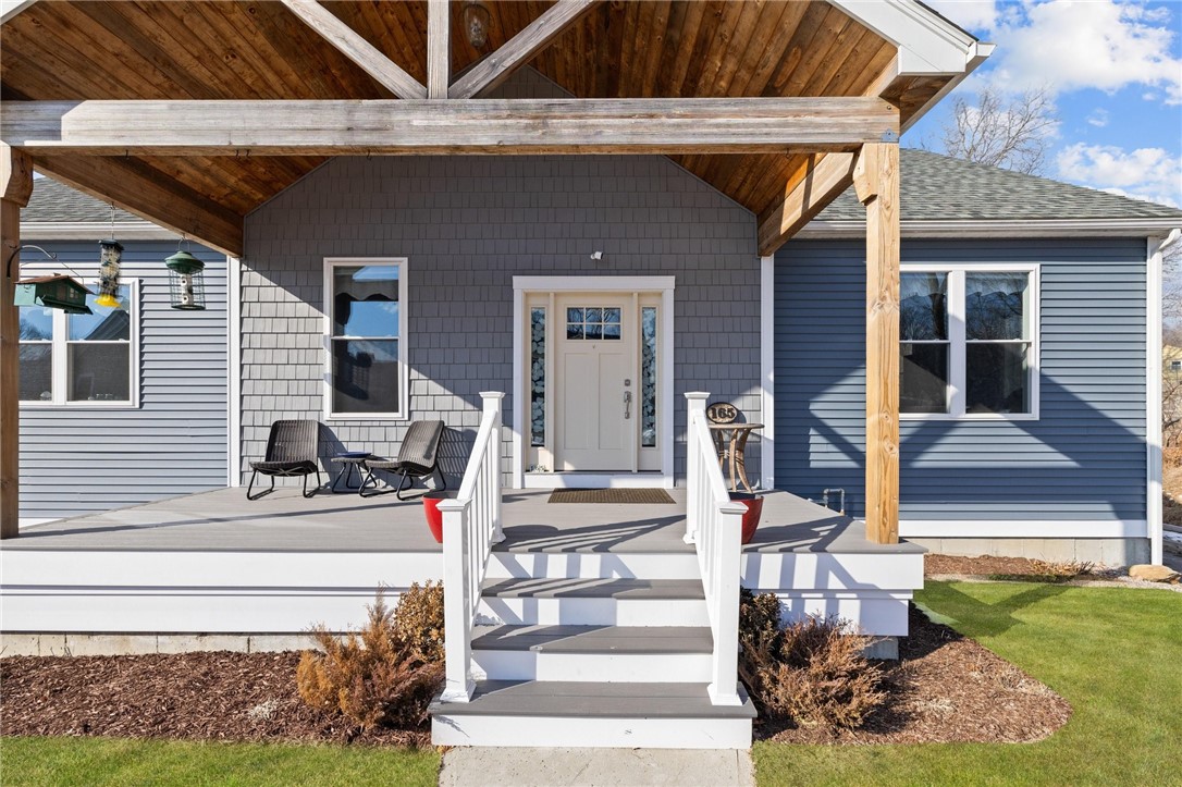 Front Porch/Main Entry