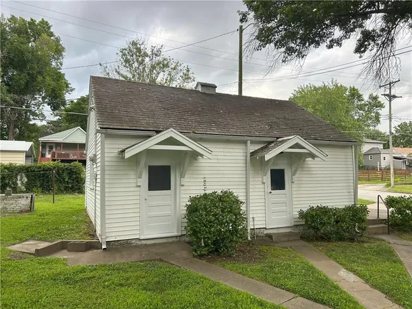 $194,900 | 725 South Main Street, Nevada, MO 64772