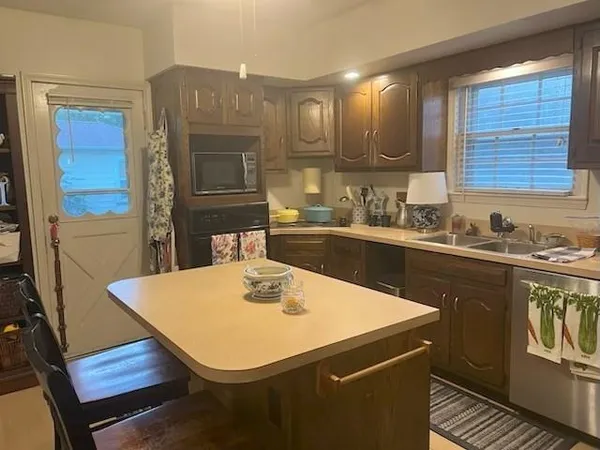 $194,900 | 725 South Main Street, Nevada, MO 64772