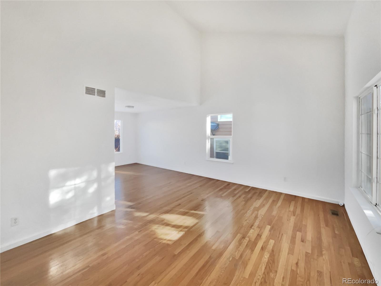 10020 Strathfield Lane Highlands Ranch, CO 80126 - Photo 10 of 27 Gallery Image 10